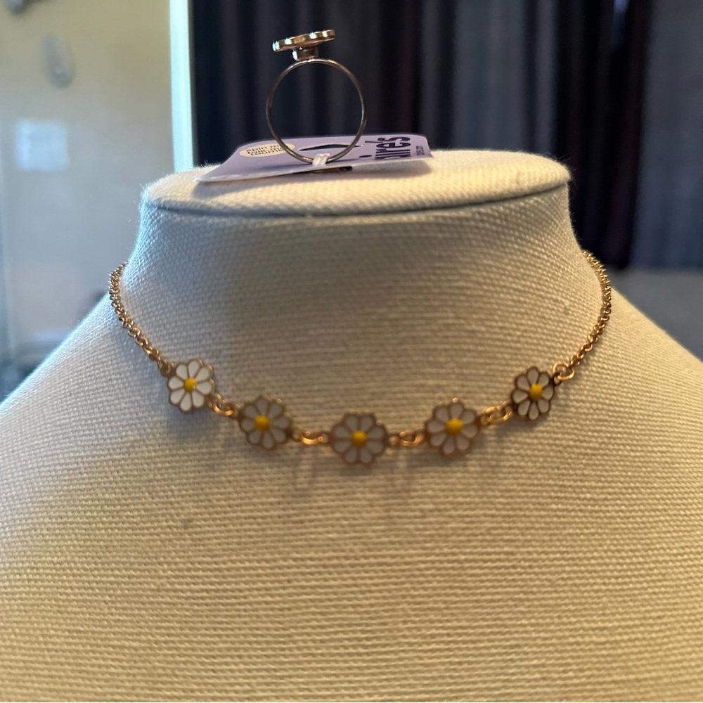 Daisy choker and ring
